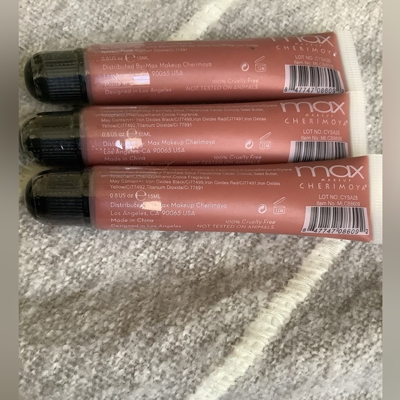 Max makeup Cocoa butter cream Lip Gloss - Picture 3 of 4